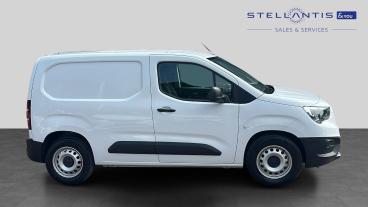 SPOTICAR Vauxhall Combo Combo-e 2300 50kwh Prime Auto L1 5dr (7.4kw Charger) Used Car - Commercial Vehicle Electric White - Leicester - 1200618351_2