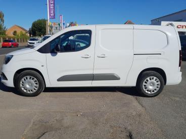 SPOTICAR Vauxhall Combo Combo-e 2300 50kwh Pro Auto L2 6dr (7.4kw Charger) Used Car - Commercial Vehicle Electric White - Colchester - 1200624880_3