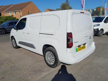 SPOTICAR Vauxhall Combo Combo-e 2300 50kwh Pro Auto L2 6dr (7.4kw Charger) Used Car - Commercial Vehicle Electric White - Colchester - 1200624880_4