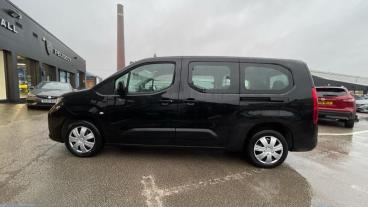SPOTICAR Vauxhall Combo Life Combo-e Life 52kwh Design Xl Mpv Auto 5dr (7.4kw Charger) Used Car - Mpv Electric Black - Preston - 1200561235_5