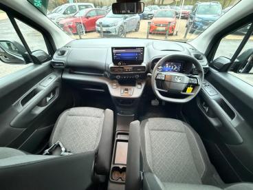 SPOTICAR Vauxhall Combo Life Combo-e Life 50kwh Design Xl Mpv Auto 5dr (7.4kw Charger) Used Car - Mpv Electric Black - Wantage - 1200563278_2