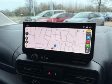 SPOTICAR Vauxhall Combo Life Combo-e Life 50kwh Design Xl Mpv Auto 5dr (7.4kw Charger) Used Car - Mpv Electric Black - Wantage - 1200563278_3