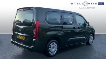SPOTICAR Vauxhall Combo Life Combo-e Life 52kwh Design Xl Mpv Auto 5dr (7.4kw Charger) Used Car - Mpv Electric Green - Stockport - 1200568017_4