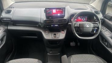 SPOTICAR Vauxhall Combo Life Combo-e Life 52kwh Ultimate Xl Mpv Auto 5dr (7.4kw Charger) Used Car - Mpv Electric Black - Stockport - 1200571260_5