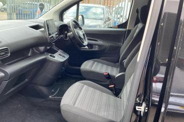 SPOTICAR Vauxhall Combo Life Combo-e Life 50kwh Ultimate Auto 5dr (7.4kw Charger) Used Car - Mpv Electric Black - Dartford - 1200582287_3