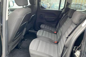 SPOTICAR Vauxhall Combo Life Combo-e Life 50kwh Ultimate Auto 5dr (7.4kw Charger) Used Car - Mpv Electric Black - Dartford - 1200582287_5