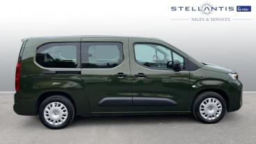 SPOTICAR Vauxhall Combo Life Combo-e Life 52kwh Design Xl Mpv Auto 5dr (7.4kw Charger) Used Car - Mpv Electric Green - Stockport - 1200594303_2
