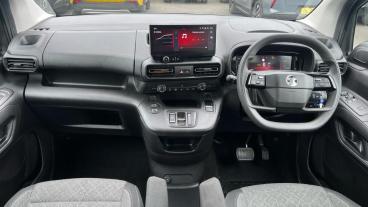 SPOTICAR Vauxhall Combo Life Combo-e Life 52kwh Design Xl Mpv Auto 5dr (7.4kw Charger) Used Car - Mpv Electric Green - Stockport - 1200594303_4