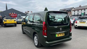 SPOTICAR Vauxhall Combo Life Combo-e Life 52kwh Design Xl Mpv Auto 5dr (7.4kw Charger) Used Car - Mpv Electric Green - Stockport - 1200594303_5