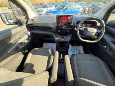 SPOTICAR Vauxhall Combo Life Combo-e Life 52kwh Design Xl Mpv Auto 5dr (7.4kw Charger) Used Car - Mpv Electric Blue - Wantage - 1200594525_2