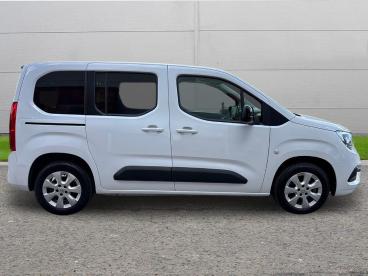 SPOTICAR Vauxhall Combo Life Combo-e Life 50kwh Design Auto 5dr (7.4kw Charger) Used Car - Mpv Electric White - Worksop - 1200605951_4