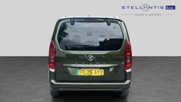 SPOTICAR Vauxhall Combo Life Combo-e Life 52kwh Ultimate Xl Mpv Auto 5dr (7.4kw Charger) Used Car - Mpv Electric Green - Stockport - 1200610349_4