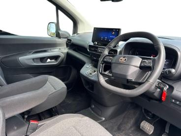 SPOTICAR Vauxhall Combo Life Combo-e Life 52kwh Ultimate Auto 5dr (7.4kw Charger) Used Car - Mpv Electric Grey - Gloucester - 1200615582_3