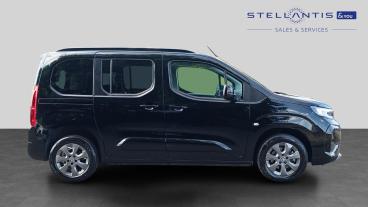 SPOTICAR Vauxhall Combo Life Combo-e Life 52kwh Ultimate Auto 5dr (11kw Charger) Used Car - Mpv Electric Black - Croydon - 1200626524_2
