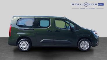 SPOTICAR Vauxhall Combo Life Combo-e Life 52kwh Design Xl Mpv Auto 5dr (11kw Charger) Used Car - Mpv Electric Green - Croydon - 1200626525_2