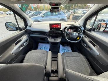 SPOTICAR Vauxhall Combo Life Combo-e Life 52kwh Ultimate Auto 5dr (11kw Charger) Used Car - Mpv Electric Black - Wantage - 1200638838_2