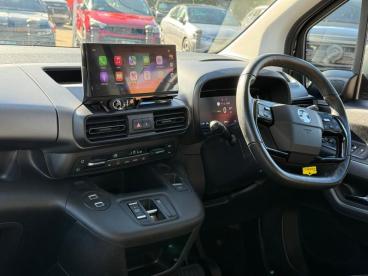 SPOTICAR Vauxhall Combo Life Combo-e Life 52kwh Ultimate Xl Mpv Auto 5dr (11kw Charger) Used Car - Mpv Electric Green - Wantage - 1200644675_2