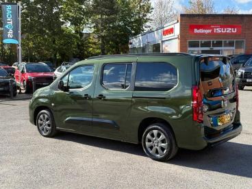 SPOTICAR Vauxhall Combo Life Combo-e Life 52kwh Ultimate Xl Mpv Auto 5dr (11kw Charger) Used Car - Mpv Electric Green - Wantage - 1200644675_4