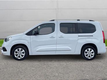 SPOTICAR Vauxhall Combo Life 1.2 Turbo Se Xl Mpv Auto Euro 6 (s/s) 5dr (7 Seat) Used Car - Mpv Petrol White - Selby - 1200554215_4