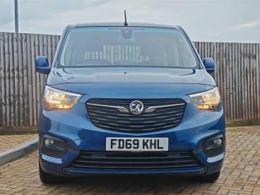 SPOTICAR Vauxhall Combo Life 1.2 Turbo Energy Euro 6 (s/s) 5dr Used Car - Mpv Petrol Blue - Maidstone - 1200563325_4