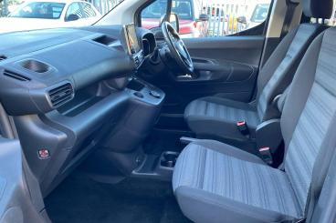 SPOTICAR Vauxhall Combo Life 1.2 Turbo Elite Auto Euro 6 (s/s) 5dr Used Car - Mpv Petrol Grey - Dartford - 1200564895_3