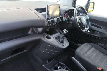 SPOTICAR Vauxhall Combo Life 1.5 Turbo D Se Euro 6 (s/s) 5dr Used Car - Mpv Diesel Blue - Southampton - 1200572800_2