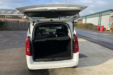 SPOTICAR Vauxhall Combo Life 1.2 Turbo Edition Euro 6 (s/s) 5dr Used Car - Mpv Petrol White - Portsmouth - 1200574938_5