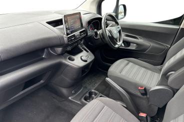 SPOTICAR Vauxhall Combo Life 1.2 Turbo Se Auto Euro 6 (s/s) 5dr Used Car - Mpv Petrol Blue - Eastleigh - 1200607396_2