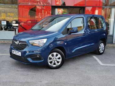 SPOTICAR Vauxhall Combo Life 1.2 Turbo Energy Euro 6 (s/s) 5dr (7 Seat) Used Car - Mpv Petrol Blue - Slough - 1200626059_3
