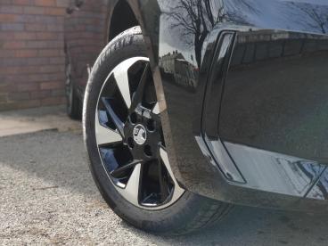 SPOTICAR Vauxhall Corsa Corsa-e 50kwh Design Auto 5dr Used Car - City Car Electric Black - Accrington - 1200479436_3