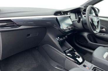 SPOTICAR Vauxhall Corsa Corsa-e 50kwh Ultimate Auto 5dr Used Car - City Car Electric White - Southend-on-sea - 1200571798_2