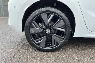 SPOTICAR Vauxhall Corsa Corsa-e 50kwh Ultimate Auto 5dr Used Car - City Car Electric White - Southend-on-sea - 1200571798_5