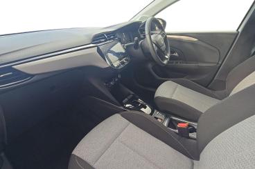 SPOTICAR Vauxhall Corsa Corsa-e 50kwh Design Auto 5dr Used Car - City Car Electric White - Eastleigh - 1200600957_2