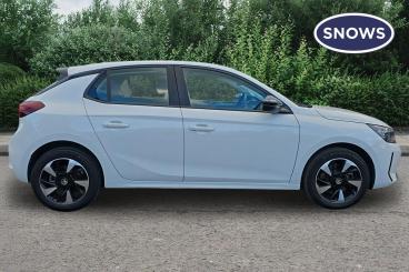 SPOTICAR Vauxhall Corsa Corsa-e 50kwh Design Auto 5dr Used Car - City Car Electric White - Eastleigh - 1200600957_4