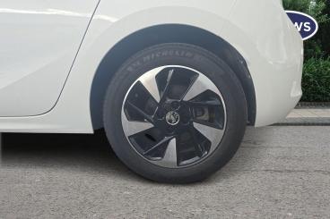 SPOTICAR Vauxhall Corsa Corsa-e 50kwh Design Auto 5dr Used Car - City Car Electric White - Eastleigh - 1200600957_5