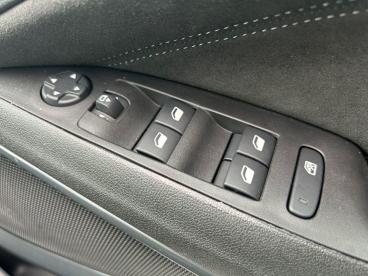 SPOTICAR Vauxhall Crossland 1.2 Turbo Ultimate Euro 6 (s/s) 5dr Used Car - Suv Petrol White - Tiverton - 1200575074_5