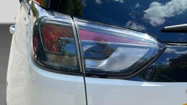 SPOTICAR Vauxhall Crossland 1.2 Turbo Sri Nav Euro 6 (s/s) 5dr Used Car - Suv Petrol White - Stockport - 1200608980_5
