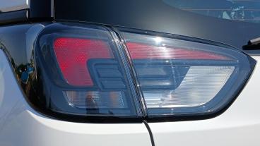 SPOTICAR Vauxhall Crossland 1.2 Design Euro 6 (s/s) 5dr Used Car - Suv Petrol White - Croydon - 1200612675_5