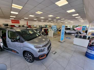 SPOTICAR Vauxhall Crossland 1.2 Turbo Se Euro 6 (s/s) 5dr Used Car - Suv Petrol Blue - Llangefni - 1200622882_5