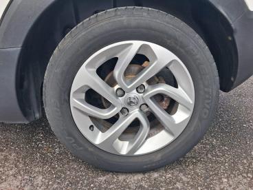 SPOTICAR Vauxhall Crossland X 1.2 Se Nav Euro 6 5dr Used Car - Suv Petrol White - Accrington - 1200603893_4