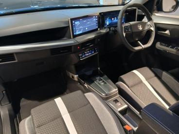 SPOTICAR Vauxhall Frontera 44kwh Gs Auto 5dr Used Car - Suv Electric Blue - Accrington - 1200571108_3