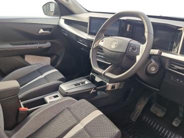 SPOTICAR Vauxhall Frontera 1.2 Hybrid 136ps Gs E-dct Euro 6 (s/s) 5dr Used Car - Suv Hybrid Black - Burton-on-trent - 1200644216_5
