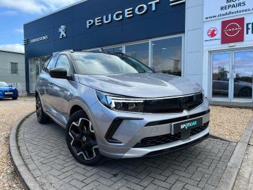 SPOTICAR Vauxhall Grandland 1.2 Turbo Ultimate Auto Euro 6 (s/s) 5dr Used Car - Suv Petrol Grey - Ryde - 1200532325_1