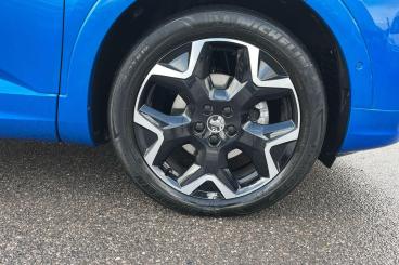 SPOTICAR Vauxhall Grandland 1.2 Turbo Ultimate Auto Euro 6 (s/s) 5dr Used Car - Suv Petrol Blue - Basildon - 1200550019_5