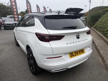 SPOTICAR Vauxhall Grandland 1.2 Turbo Ultimate Euro 6 (s/s) 5dr Used Car - Suv Petrol White - Colwyn Bay - 1200550717_4