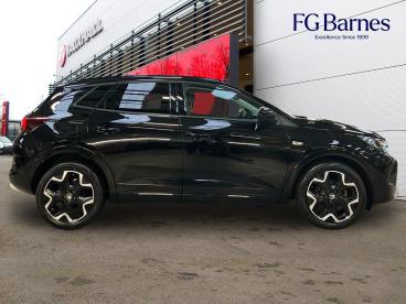 SPOTICAR Vauxhall Grandland 1.2 Turbo Ultimate Euro 6 (s/s) 5dr Used Car - Suv Petrol Black - Guildford - 1200569004_2