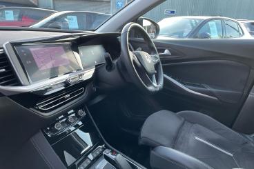 SPOTICAR Vauxhall Grandland 1.6 14.2kwh Gse Auto Awd Euro 6 (s/s) 5dr Used Car - Suv Plug-in Hybrid White - Newark On Trent - 1200576178_2