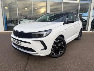 SPOTICAR Vauxhall Grandland 1.6 14.2kwh Ultimate Auto Euro 6 (s/s) 5dr Used Car - Suv Plug-in Hybrid White - Boston - 1200577609_2