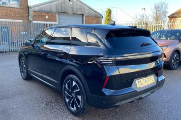 SPOTICAR Vauxhall Grandland 1.2 Gs E-dct Euro 6 (s/s) 5dr Used Car - Suv Hybrid Black - Dartford - 1200577979_2