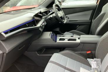 SPOTICAR Vauxhall Grandland 1.2 Ultimate E-dct Euro 6 (s/s) 5dr Used Car - Suv Hybrid  - Dartford - 1200579053_3